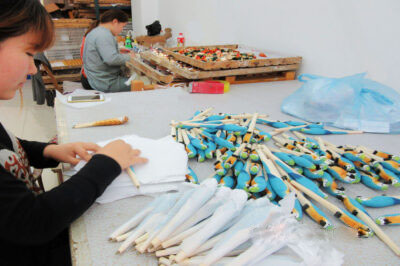 carved wood pens packing