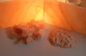 Visual purity check: Authentic, high-density salt blocks exhibit uniform translucency without deep internal fractures, guaranteeing thermal stability and verified mineral composition