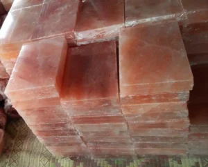 Precision-cut architectural salt tiles: Factory-direct inventory showcasing uniform thickness and protective moisture-barrier packaging, essential for load-bearing commercial wellness walls