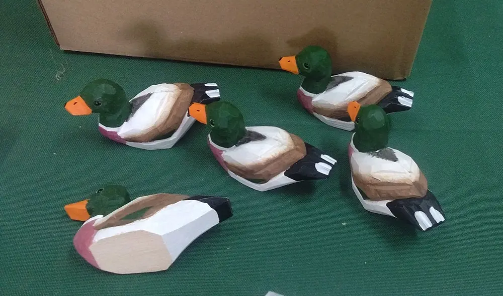 6cm mini hand-carved wooden mallard ducks for office desk decor